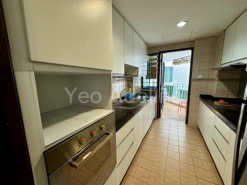 4 Bed Condo for Sale in  Stratford Court - Image 4